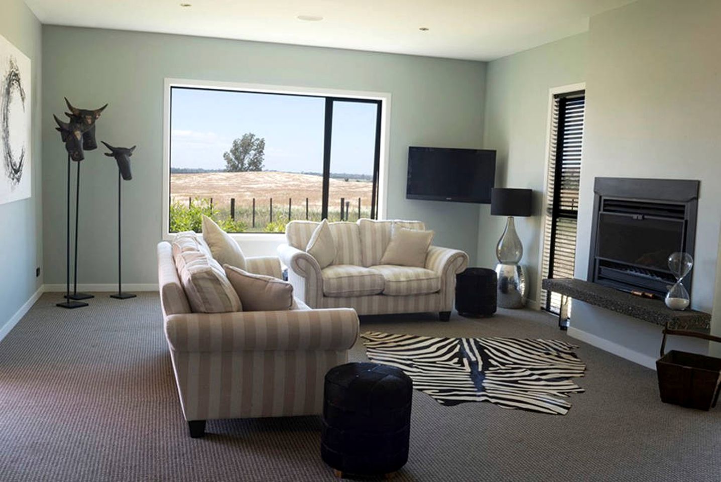 Secluded Country Cabin with a Shared Pool near Hastings, North Island