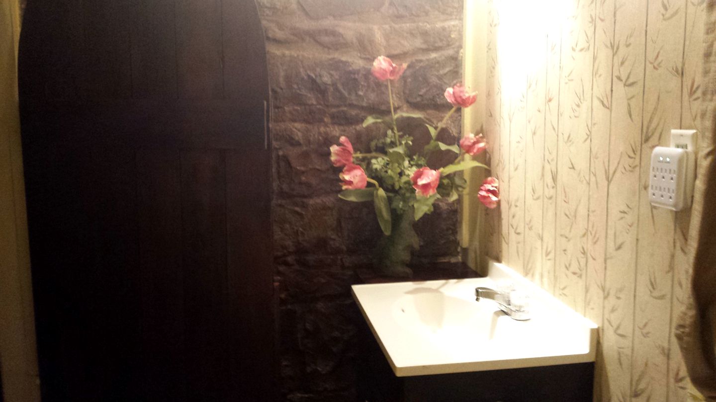 Rustic Cabin Rental on the Banks of a Private Lake in Catoosa, Oklahoma