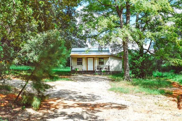 Cabins (Athens, Texas, United States)