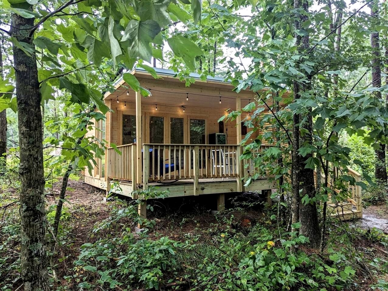 Cozy Scandinavian Cabin with EV Charging on 18-Acre Forest Retreat Near The Caverns & Waterfalls, Coalmont, TN