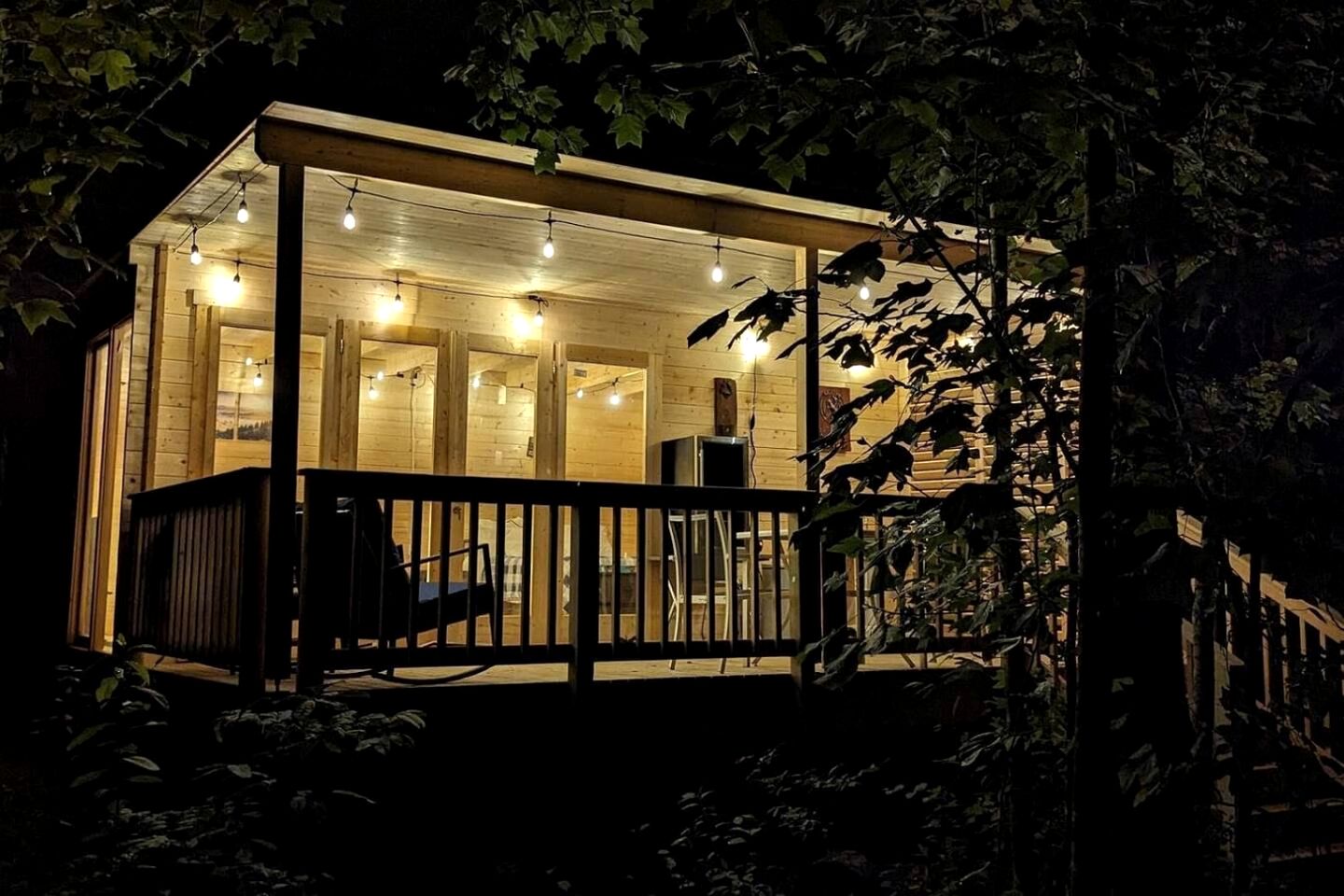 Cozy Scandinavian Cabin with EV Charging on 18-Acre Forest Retreat Near The Caverns & Waterfalls, Coalmont, TN