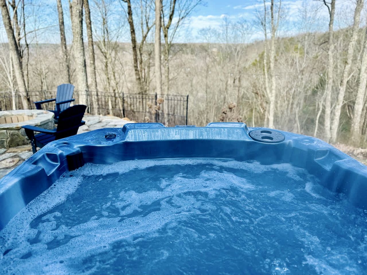 Scenic Bluffside Tiny Home Retreat with Kid-Friendly Loft near South Cumberland in Monteagle, Tennessee