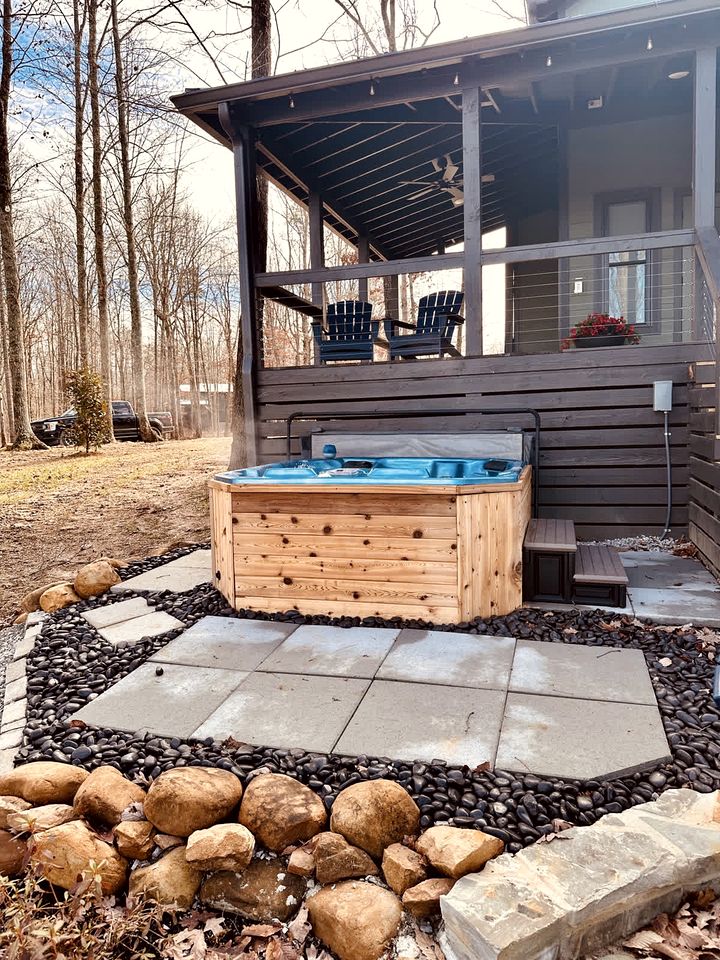 Scenic Bluffside Tiny Home Retreat with Kid-Friendly Loft near South Cumberland in Monteagle, Tennessee