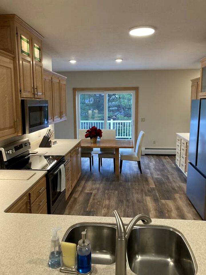 Newly Renovated Cabin with Outdoor Furniture in Maine