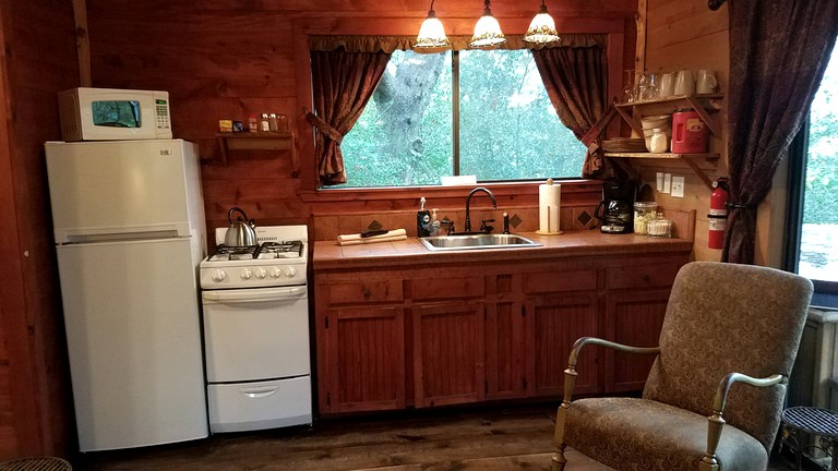 Cabins (Brenham, Texas, United States)