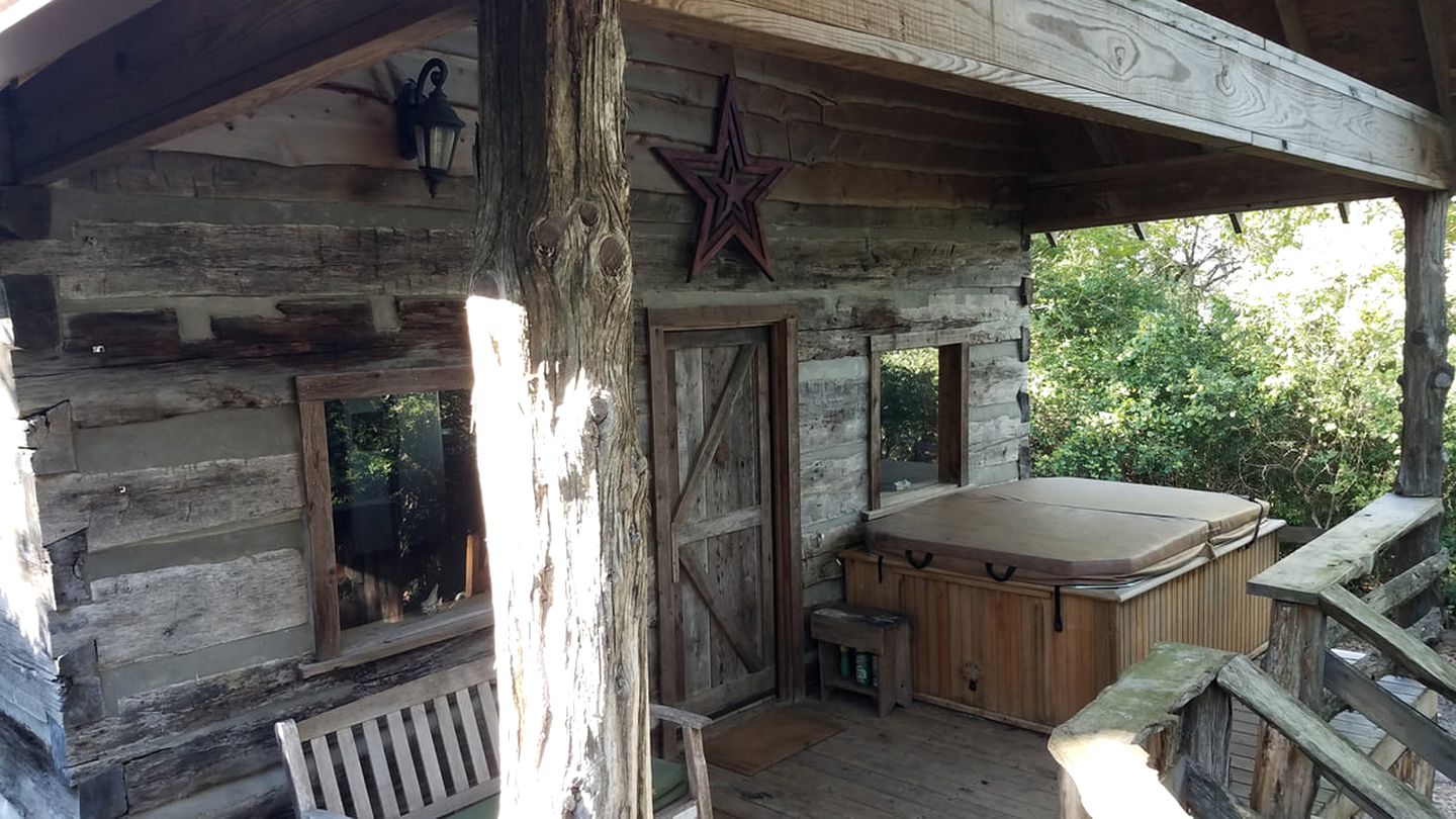 Log Cabin with Private Hot Tub for Rural Getaway near Downtown Brenham, Texas