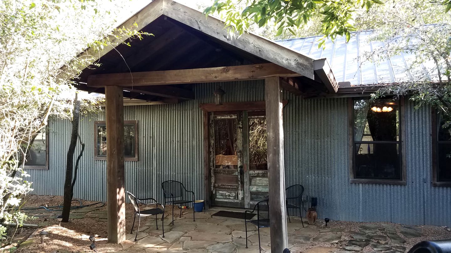 Charming Cabin Rental Perfect for a Family Getaway near Brenham, Texas