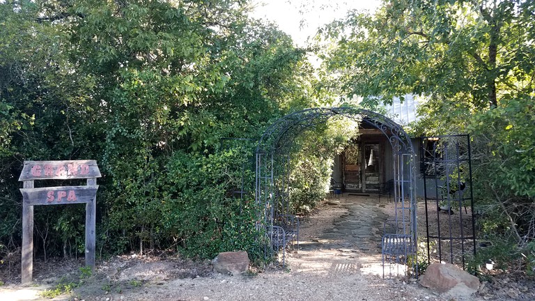 Cabins (Brenham, Texas, United States)