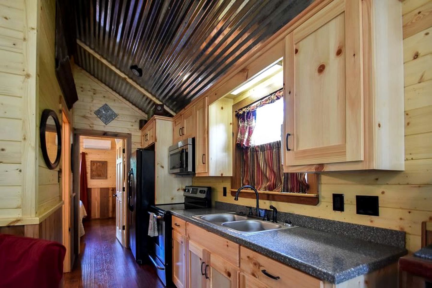 Stunning Cabin with Four-Person Hot Tub for Getaway near Carmine, Texas