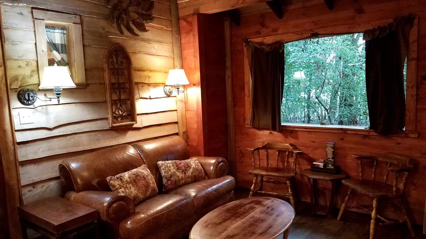 Romantic Cabin Rental with Sweet Front Porch near Brenham, Texas