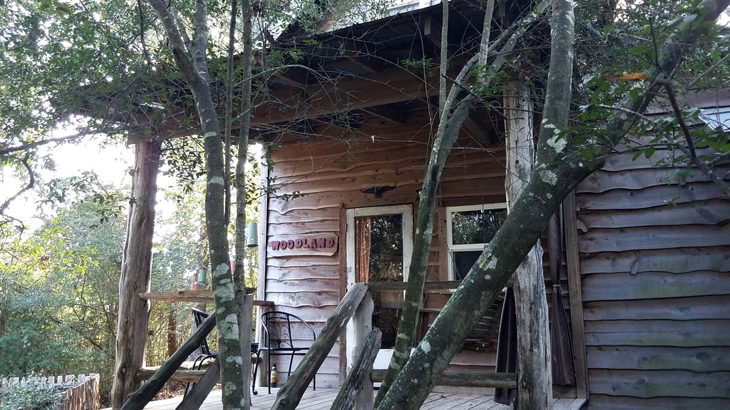 Romantic Cabin Rental with Sweet Front Porch near Brenham, Texas