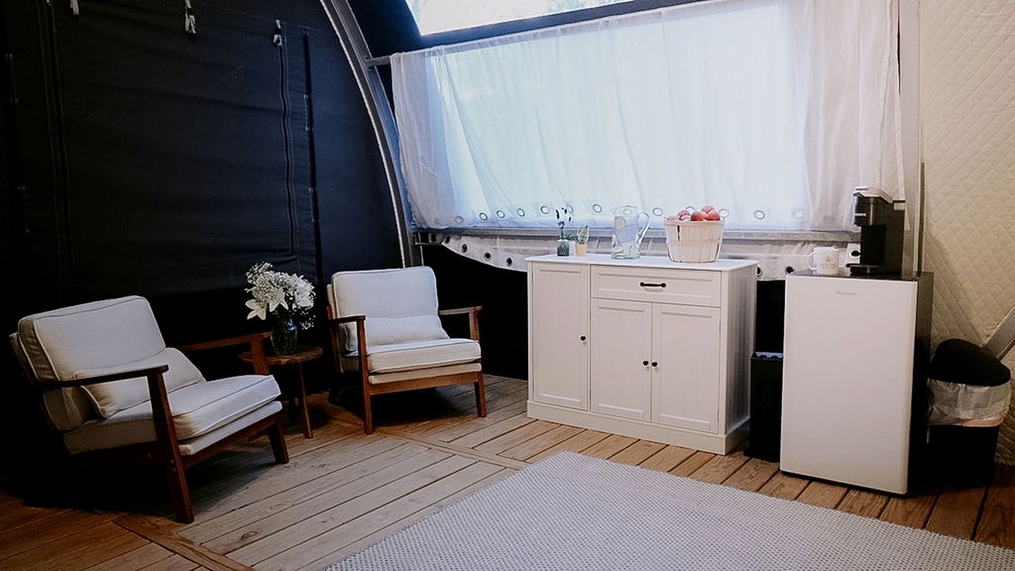 Scenic King Glamping Tent with AC & Mountain Views near Mountainair in Torreon, New Mexico