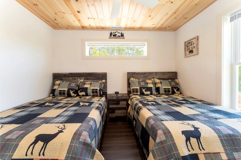 Cabins (United States of America, Sullivan, Maine)