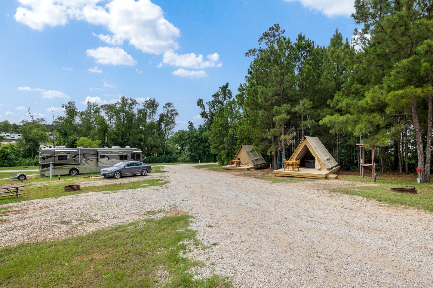 Scenic Lakeside Glamping Tent with Marina and Pool Access near Livingston in Lake Livingston, Texas