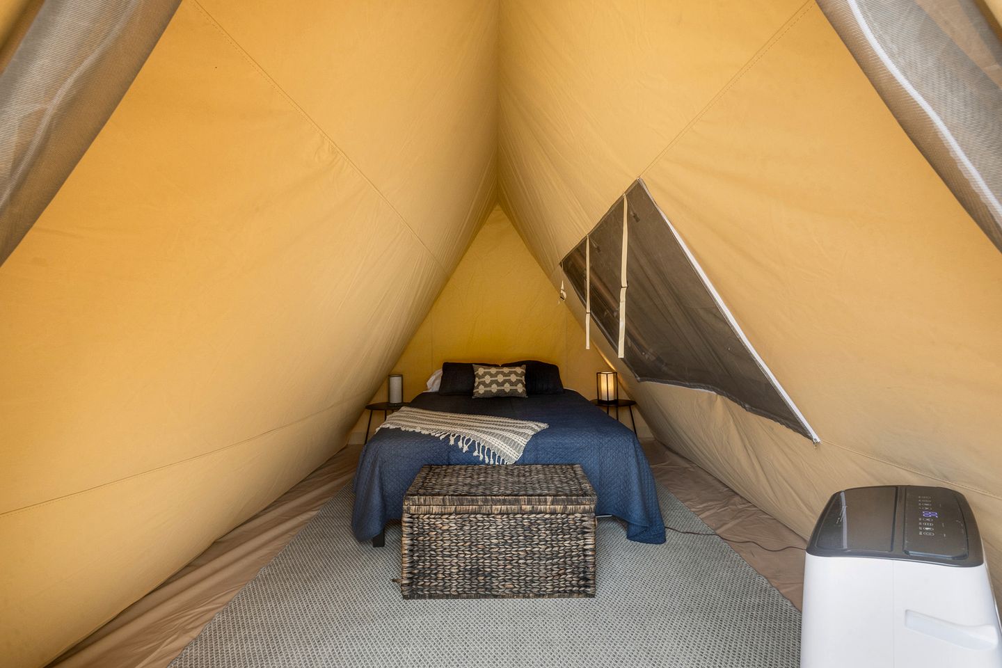 Scenic Lakeside Glamping Tent with Marina and Pool Access near Livingston in Lake Livingston, Texas
