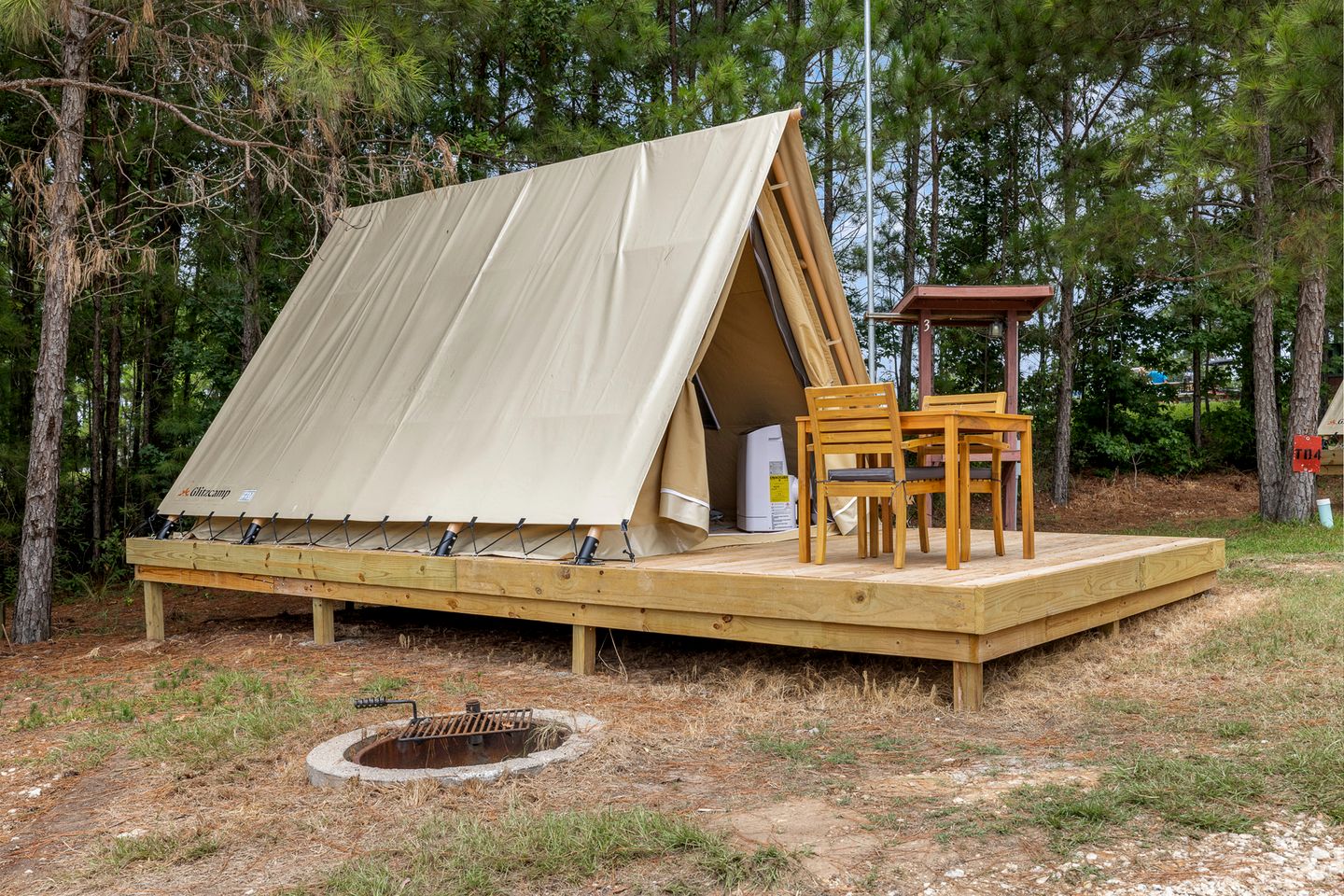 Scenic Lakeside Glamping Tent with Marina and Pool Access near Livingston in Lake Livingston, Texas
