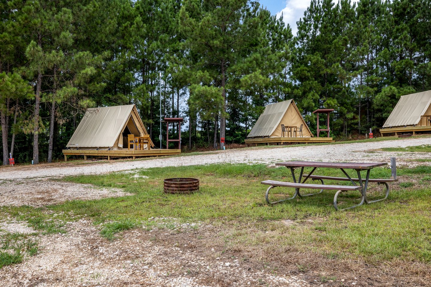 Scenic Lakeside Glamping Tent with Marina and Pool Access near Livingston in Lake Livingston, Texas