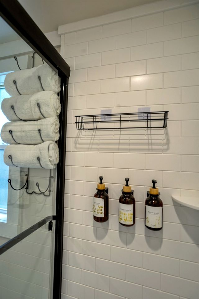 Scenic Mountain Cabin with Lake Access and Waterfall Views near South Cumberland State Park Tennessee