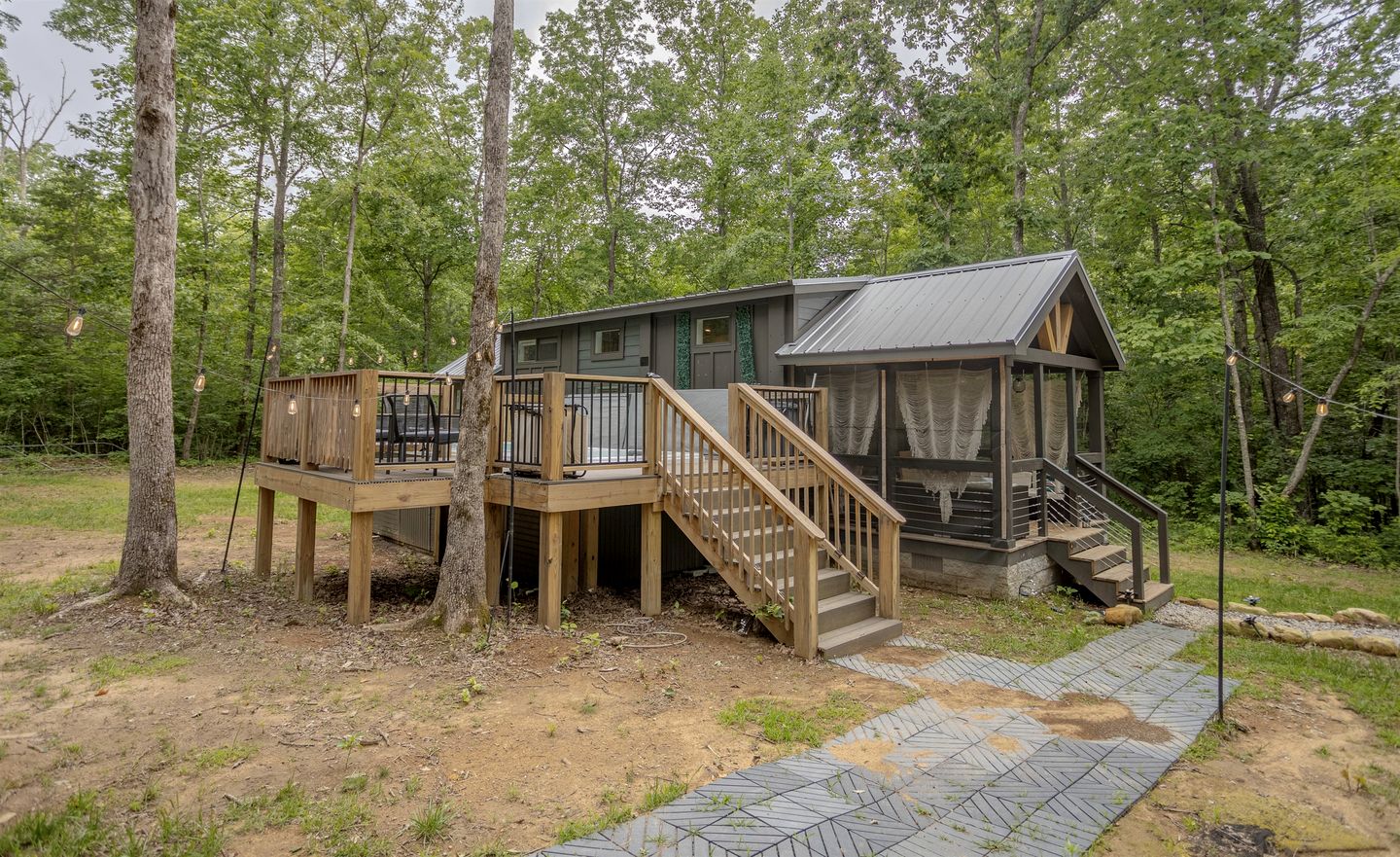 Scenic Mountain Cabin with Lake Access and Waterfall Views near South Cumberland State Park Tennessee