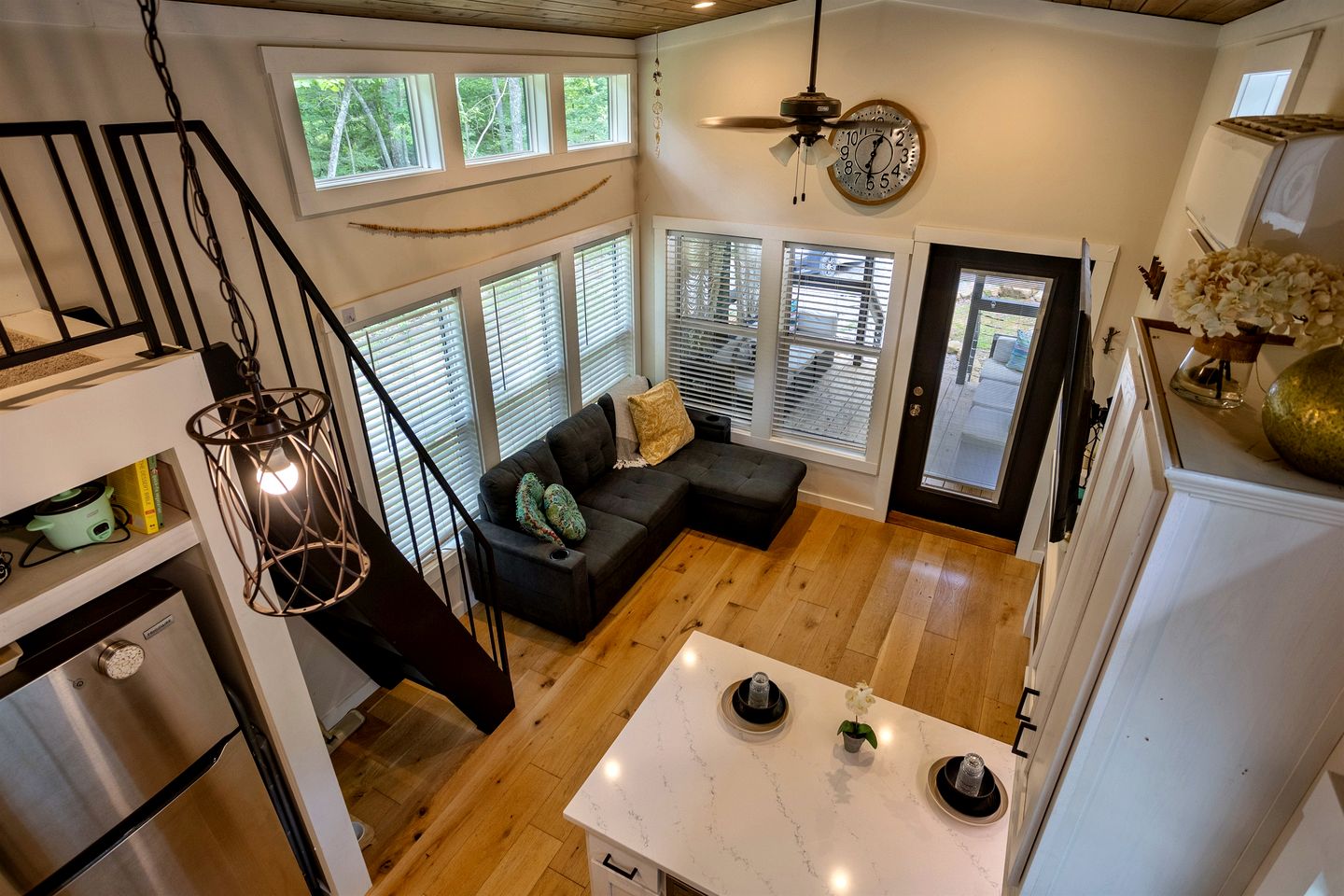 Scenic Mountain Cabin with Lake Access and Waterfall Views near South Cumberland State Park Tennessee