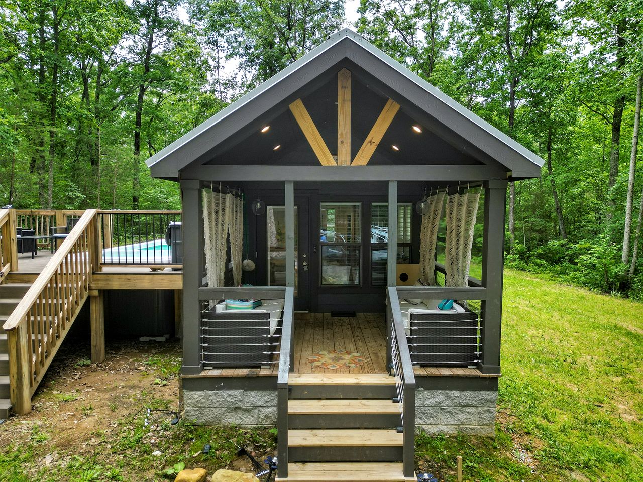 Scenic Mountain Cabin with Lake Access and Waterfall Views near South Cumberland State Park Tennessee