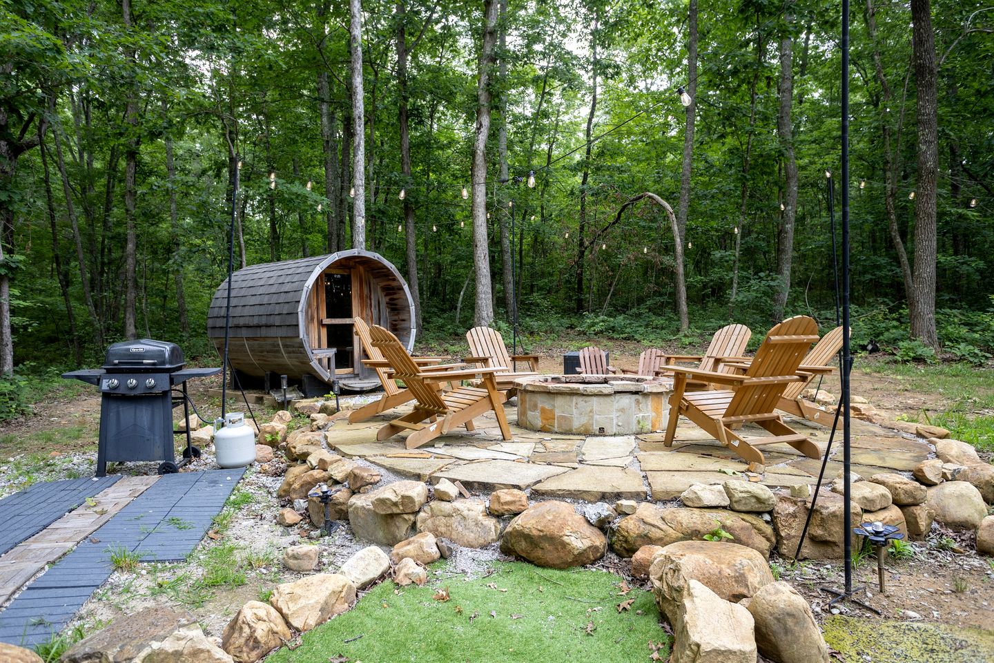 Scenic Mountain Cabin with Lake Access and Waterfall Views near South Cumberland State Park Tennessee