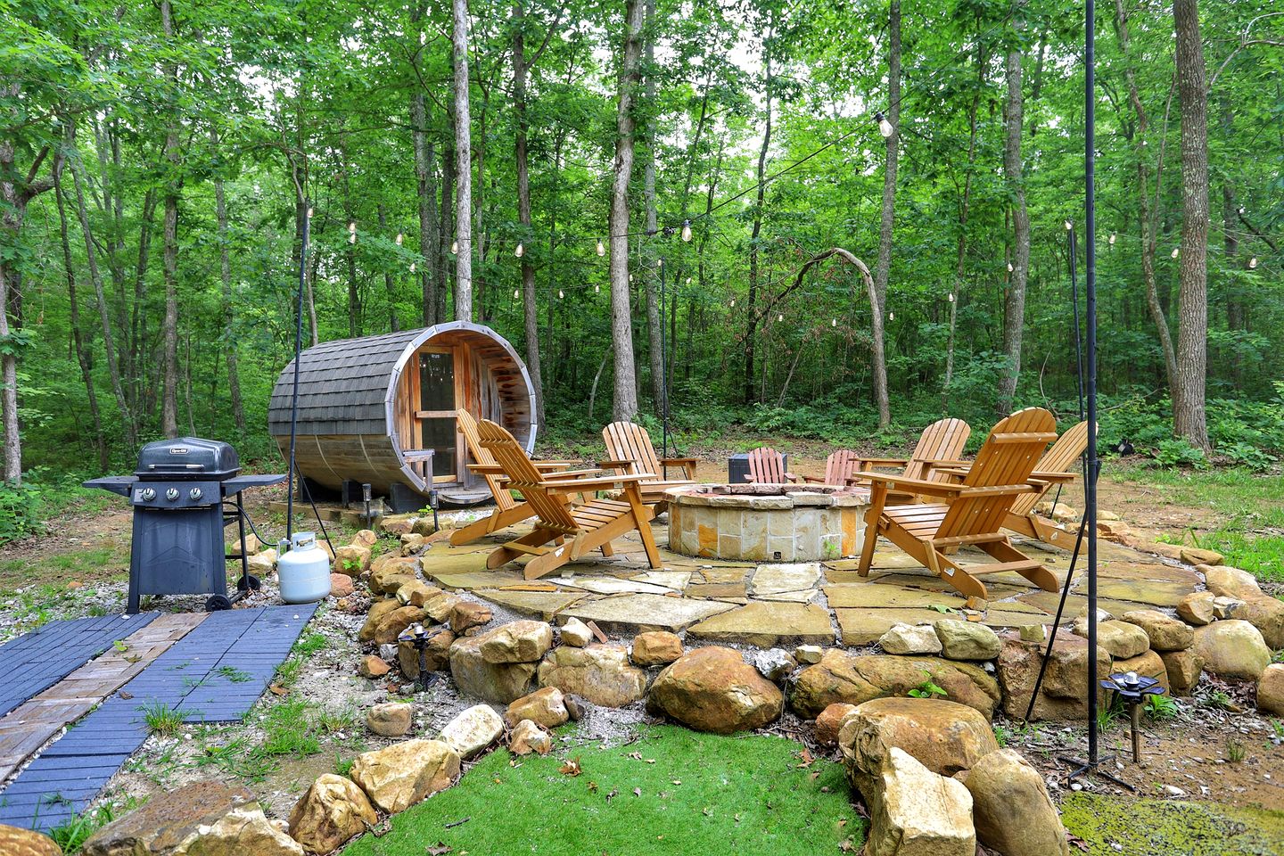 Scenic Mountain Cabin with Lake Access and Waterfall Views near South Cumberland State Park Tennessee