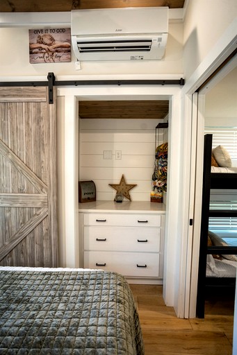 Cabins (United States of America, Monteagle, Tennessee)