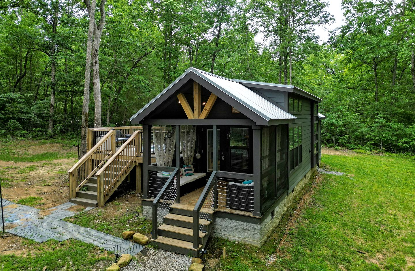 Scenic Mountain Cabin with Lake Access and Waterfall Views near South Cumberland State Park Tennessee