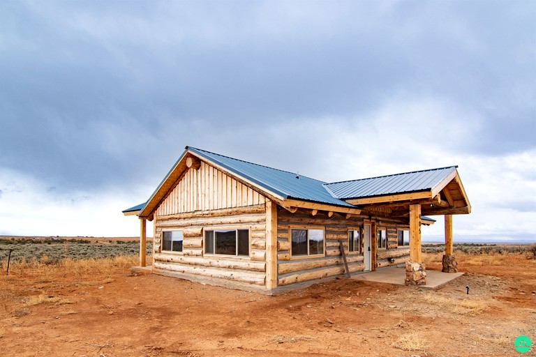 Beautiful Rustic Cabin with Breathtaking Scenic Views for a Peaceful Escape in Blanding, Utah
