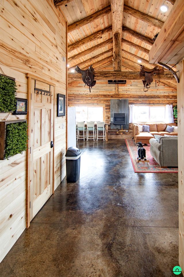 Beautiful Rustic Cabin with Breathtaking Scenic Views for a Peaceful Escape in Blanding, Utah