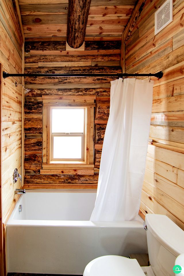 Beautiful Rustic Cabin with Breathtaking Scenic Views for a Peaceful Escape in Blanding, Utah