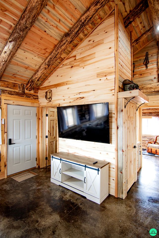 Beautiful Rustic Cabin with Breathtaking Scenic Views for a Peaceful Escape in Blanding, Utah