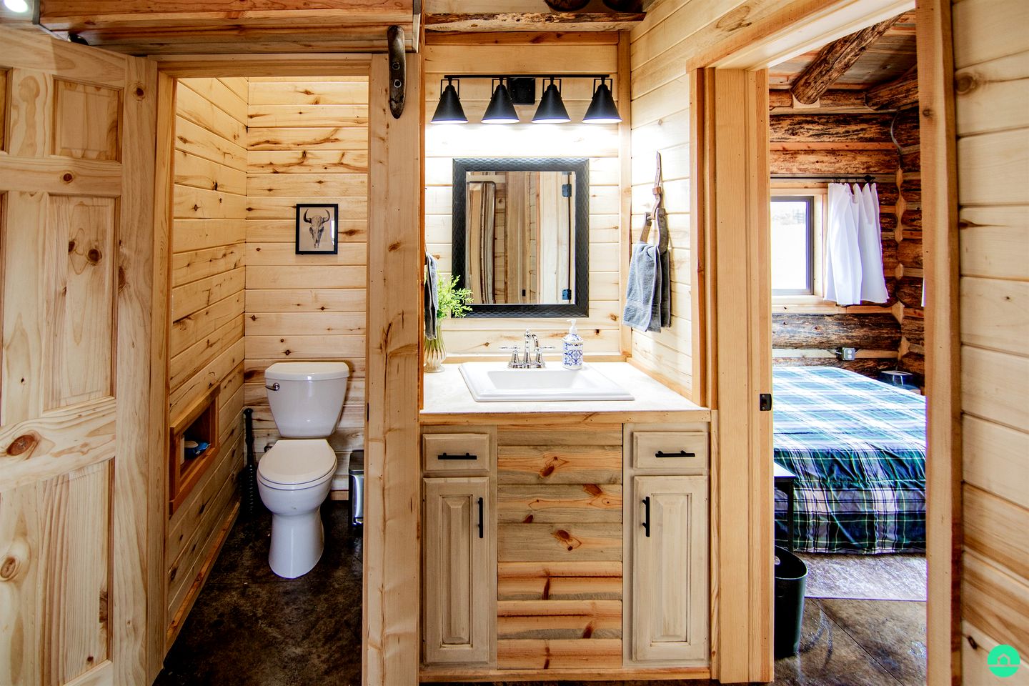 Beautiful Rustic Cabin with Breathtaking Scenic Views for a Peaceful Escape in Blanding, Utah