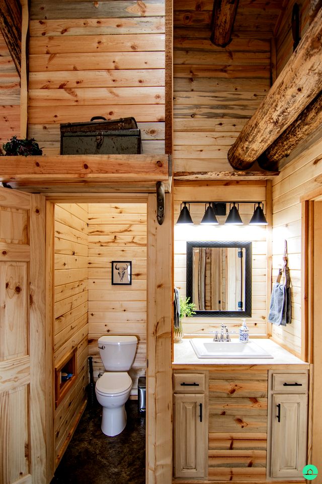 Beautiful Rustic Cabin with Breathtaking Scenic Views for a Peaceful Escape in Blanding, Utah