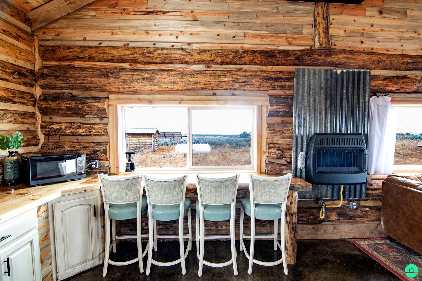 Beautiful Rustic Cabin with Breathtaking Scenic Views for a Peaceful Escape in Blanding, Utah