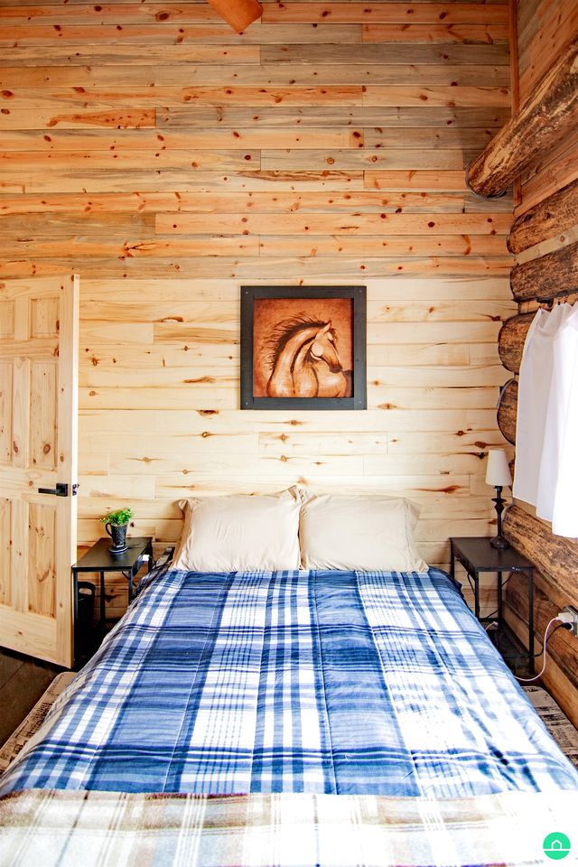 Beautiful Rustic Cabin with Breathtaking Scenic Views for a Peaceful Escape in Blanding, Utah