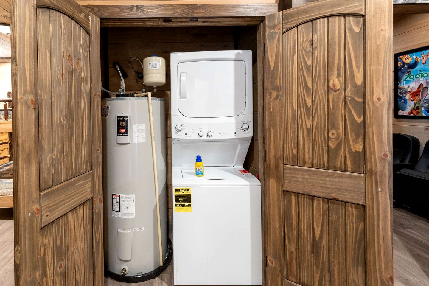 Scenic Smoky Mountain Cabin with Theater & Game Room near Gatlinburg, Tennessee