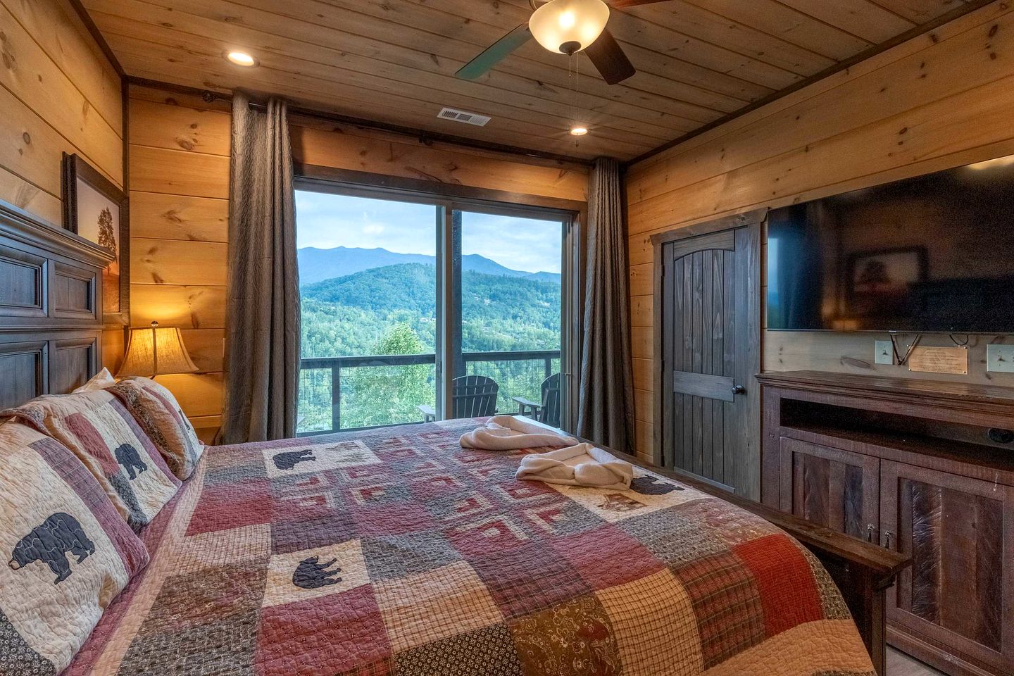 Scenic Smoky Mountain Cabin with Theater & Game Room near Gatlinburg, Tennessee