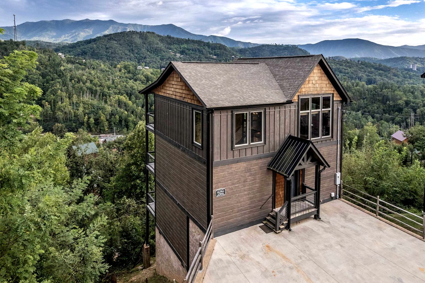 Scenic Smoky Mountain Cabin with Theater & Game Room near Gatlinburg, Tennessee