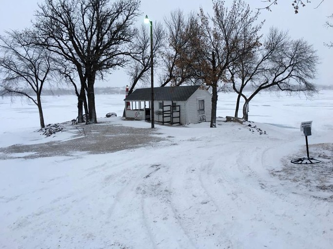 Schmidt’s Landing Resort and Lakeside Suites, Cabins, Big Stone City