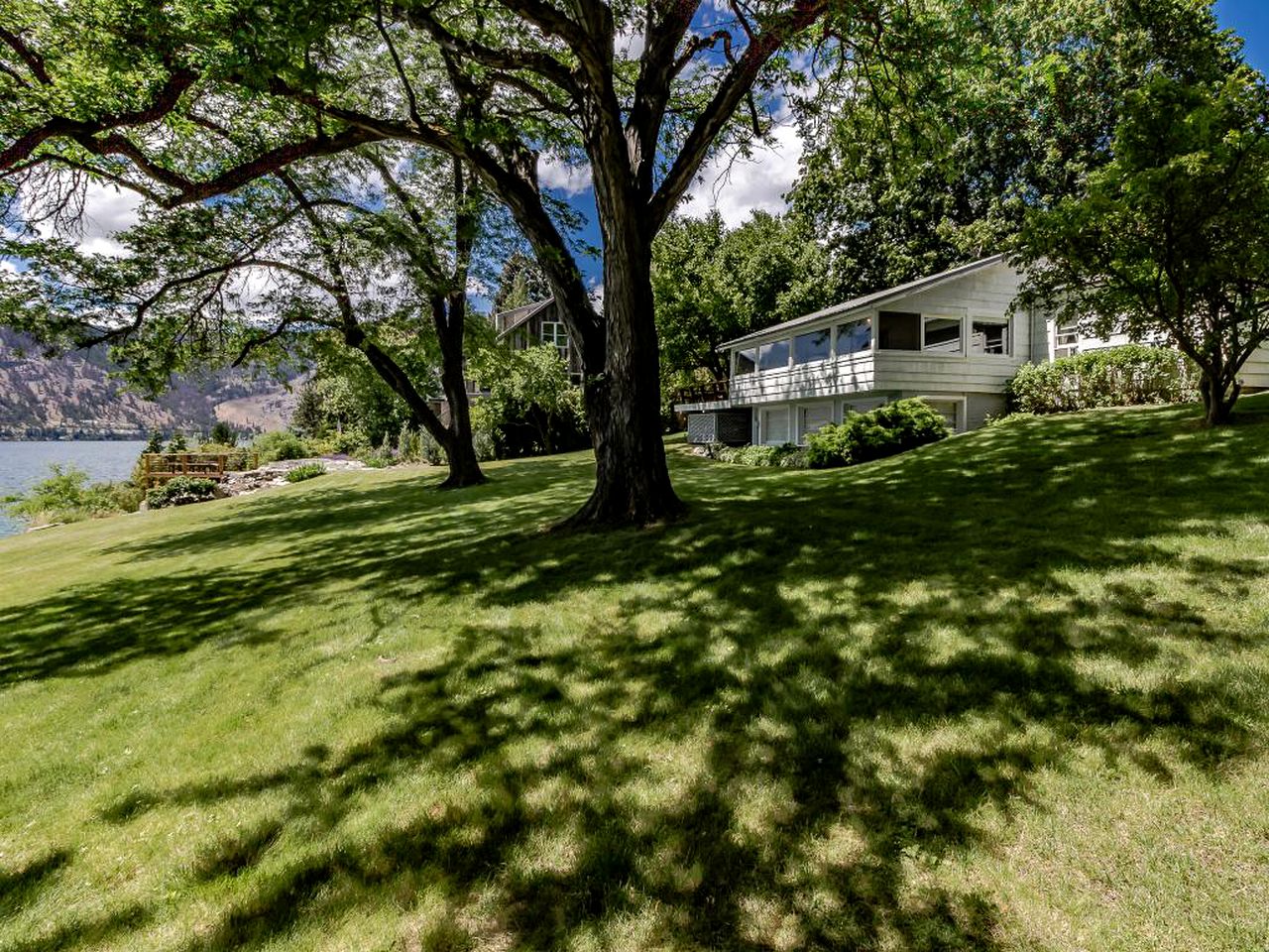 Cottage Retreat in Manson, Washington