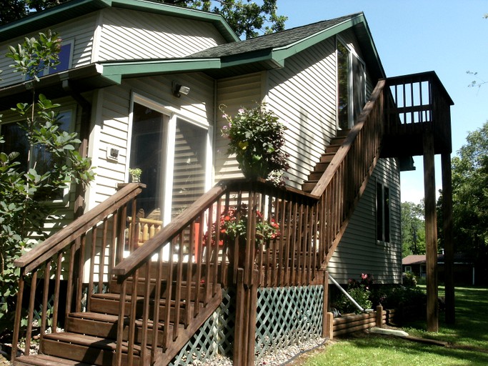 Cabins (Bruce, Wisconsin, United States)