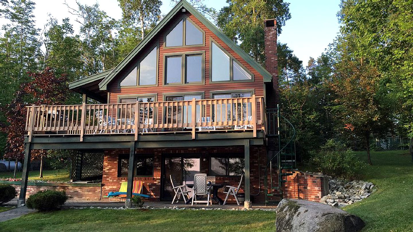 Family-Friendly Vacation Rental with View over Schoodic Lake near Bangor, Maine