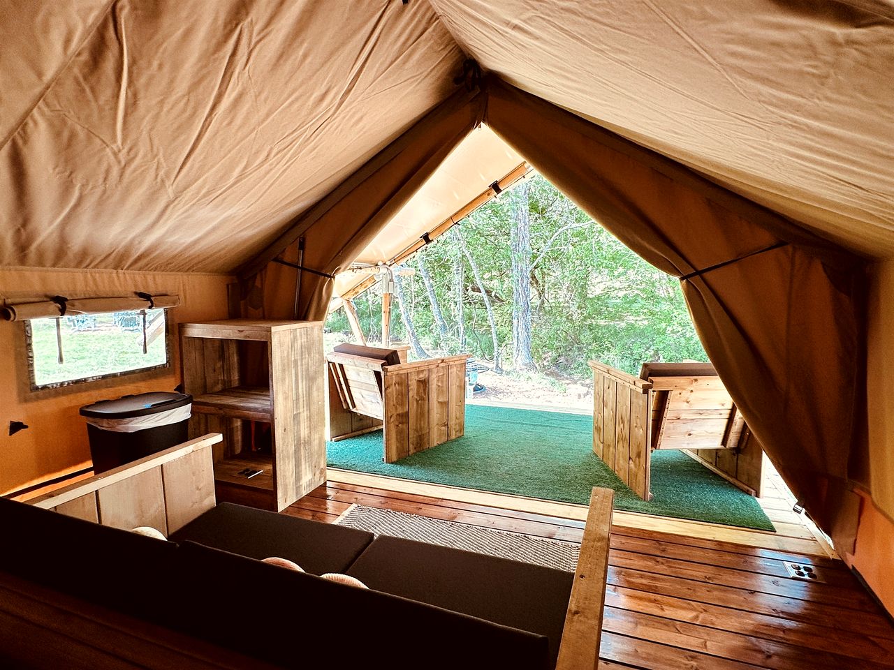 Enchanting Creekside Safari Tent Haven near Smoky Mountain in Tennessee