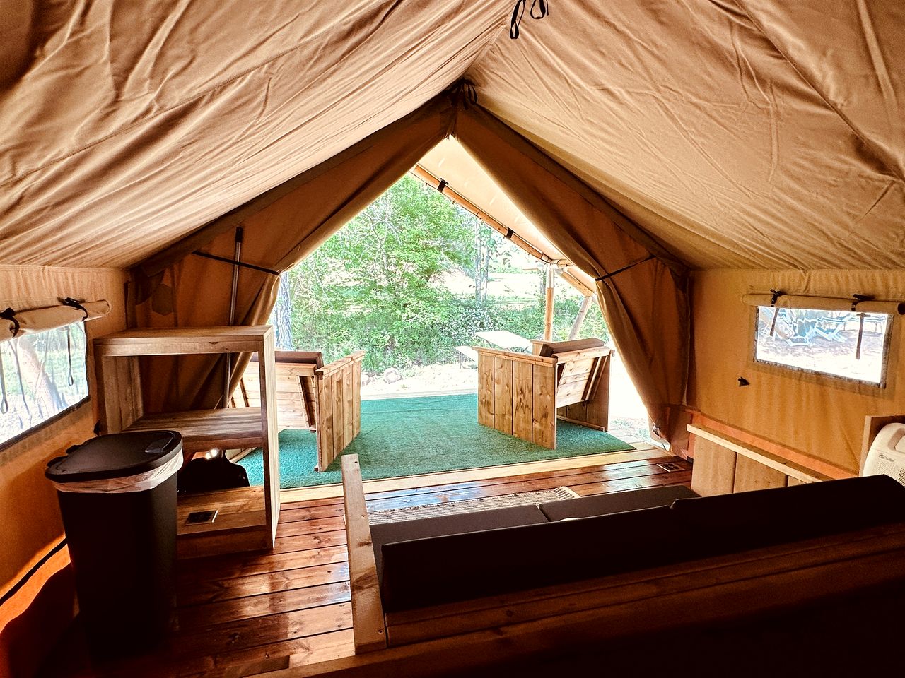 Enchanting Creekside Safari Tent Haven near Smoky Mountain in Tennessee