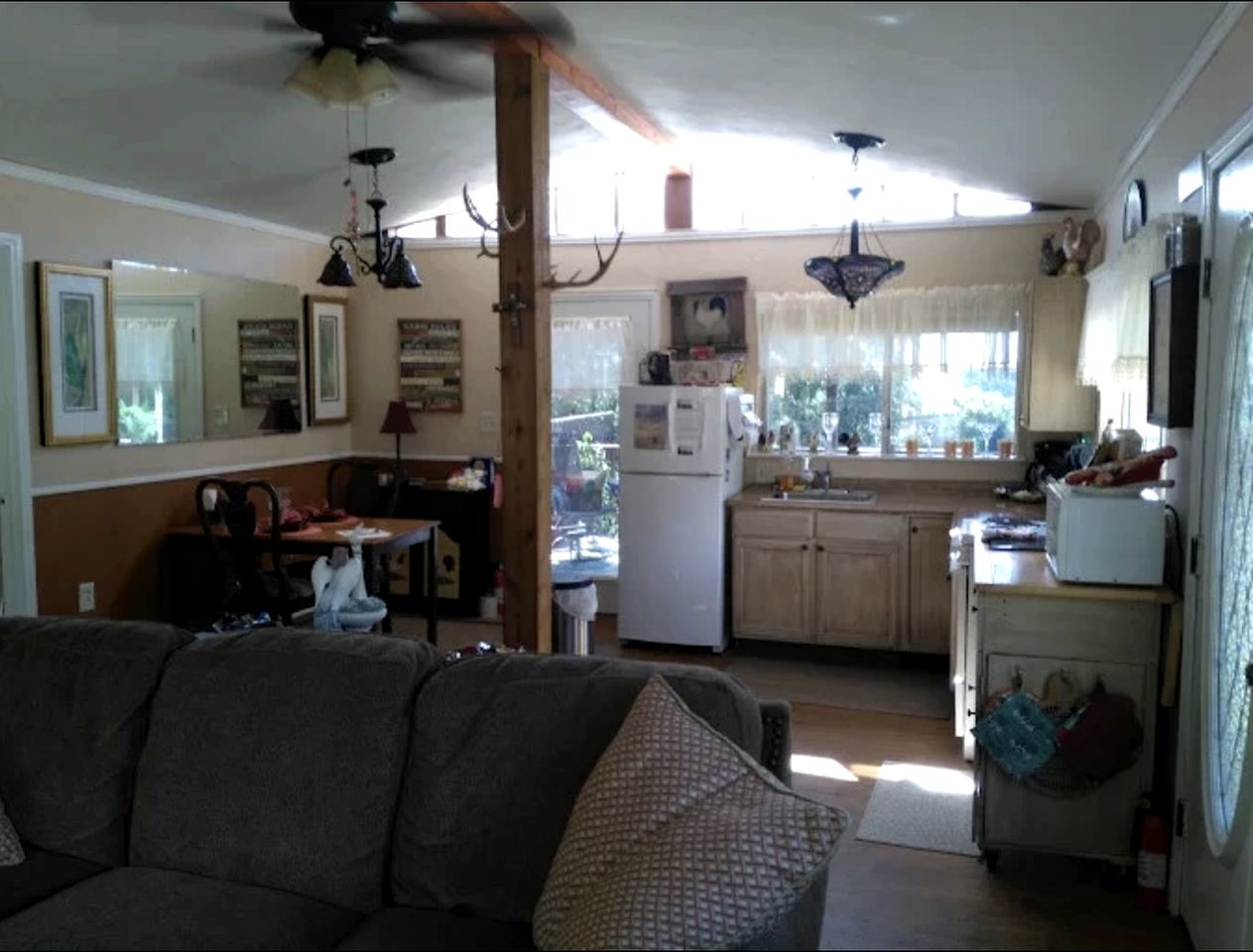 Romantic Getaway for Two at Deluxe Cabin between San Antonio and Austin, Texas