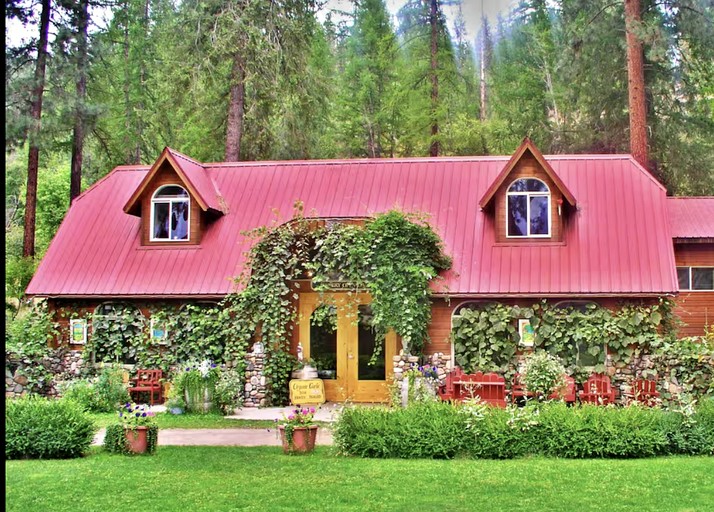 Luxurious Bed and Breakfast Suite for One or Two Couples near Kettle Falls, Washington | Nature Lodges (Kettle Falls, Washington, United States of Ame