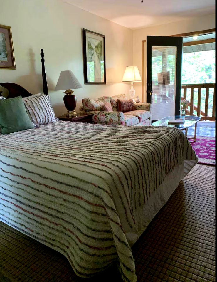Romantic Suite Rental with Wi-Fi near the Mountains of Tremont, Tennessee