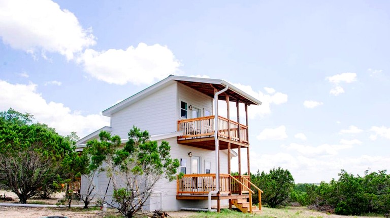 Cabins (Austin, Texas, United States of America)